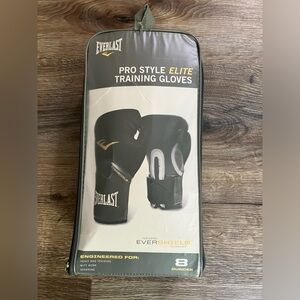 Everlast Pro Style Elite 8 oz. Training / Boxing Gloves